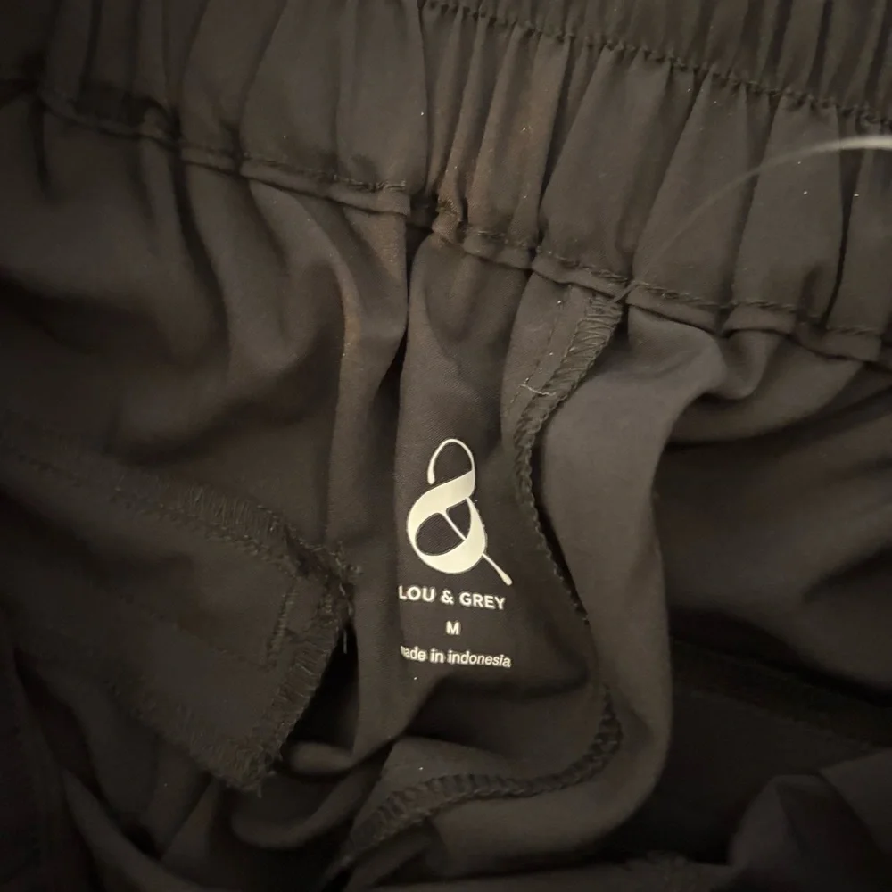 New pants size medium - Picture 3 of 5